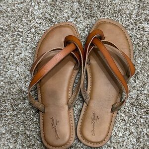 Universal Thread Women's Brown and Tan Sandals